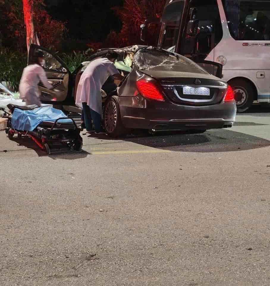 Bảo hiểm Emily, Bảo hiểm ô tô, Bảo hiểm thân vỏ ô tô, Emily xevaban, Bảo hiểm bắt buộc, Mua bảo hiểm ô tô, tư vấn bảo hiểm miễn phí, Maybach phóng nhanh, Maybach va chạm với xe khách